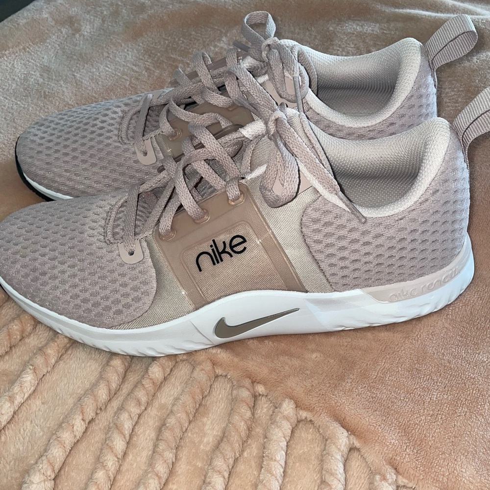 NIKE Women’s Dusty Pink Renew Running Shoes Size 11